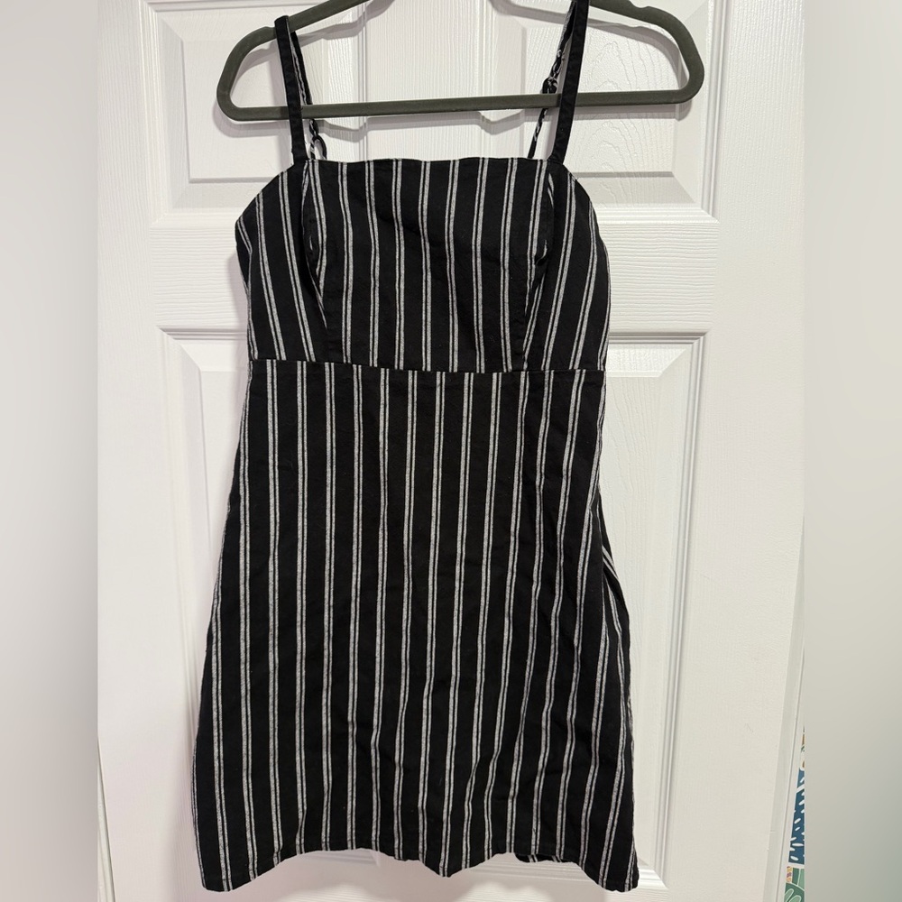 Hollister Black White Stripe adjustable strap Mini Dress Medium can fit small